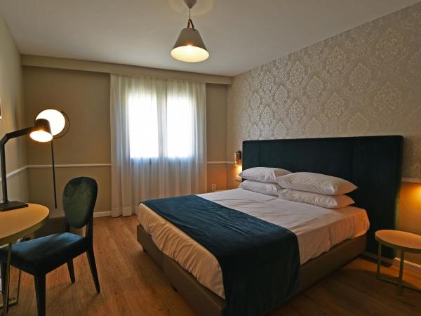 Hotel Restaurant Christophe Colomb : photo 3 de la chambre chambre double ou lits jumeaux