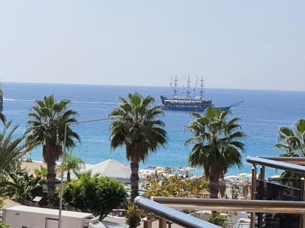 Kleopatra Ikiz Hotel : photo 1 de la chambre chambre double avec balcon - vue sur mer