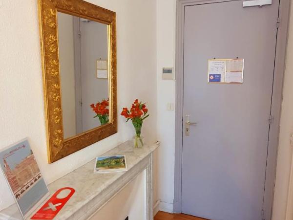 Hôtel Richelieu : photo 4 de la chambre chambre lits jumeaux