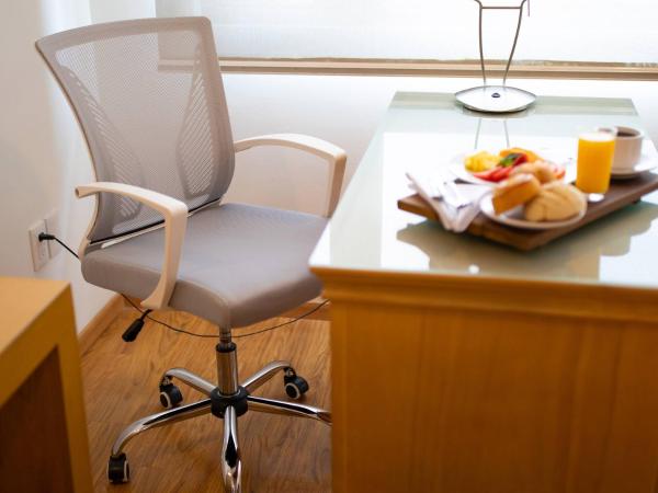 Hotel Horizon & Convention Center : photo 9 de la chambre chambre lit king-size deluxe