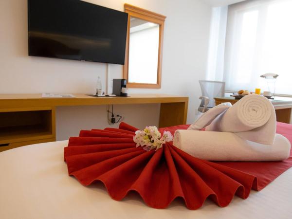 Hotel Horizon & Convention Center : photo 1 de la chambre chambre lit king-size deluxe