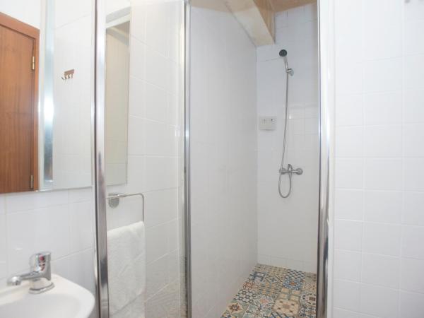 Porto Automatic : photo 8 de la chambre chambre double avec salle de bains privative