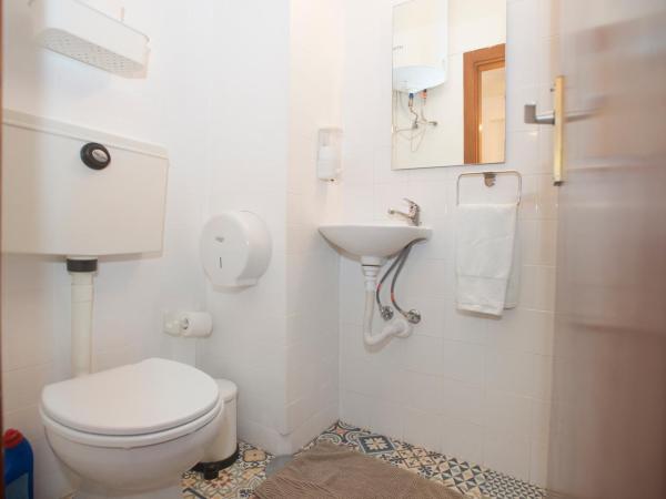 Porto Automatic : photo 7 de la chambre chambre double avec salle de bains privative