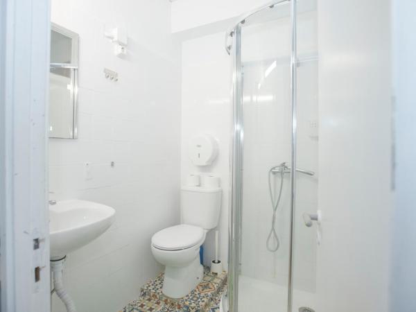 Porto Automatic : photo 9 de la chambre chambre double avec salle de bains privative