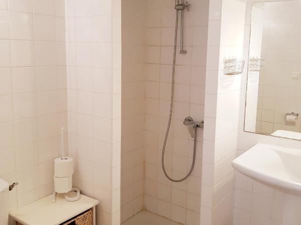 MAS DES FIGUES - Mas XVIII siècle - Piscine - très calme - Alpilles Saint Rémy de Provence - brunch méditerranéen salé sucré cuisine faite maison - ferme auberge agritourisme - Biologique FRBio potager bio huile d'olive bio jardin roseraie Biodiversité - : photo 9 de la chambre maison 2 chambres