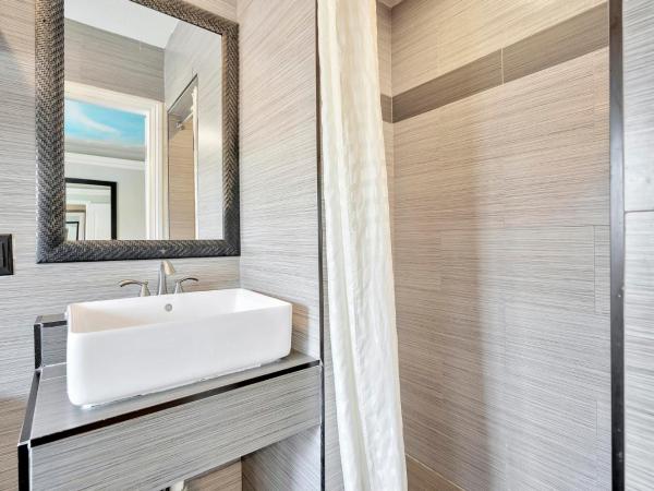 Mid City Inn : photo 5 de la chambre chambre lit king-size deluxe