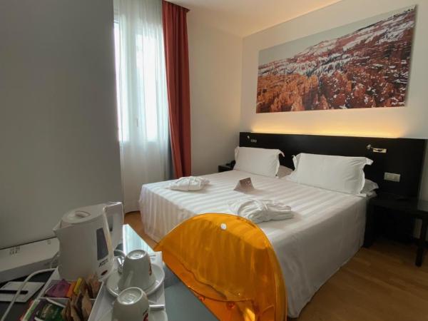 Card International Hotel : photo 4 de la chambre chambre double standard avec balcon