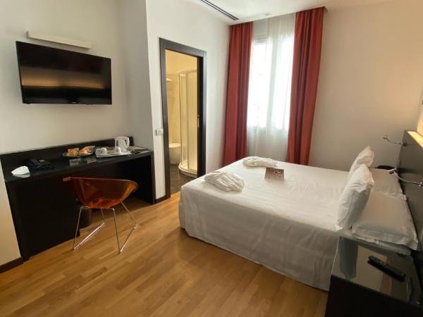 Card International Hotel : photo 6 de la chambre chambre double supérieure