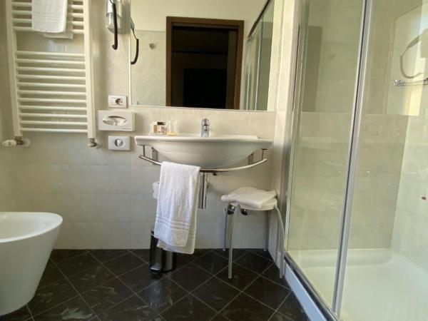 Card International Hotel : photo 10 de la chambre chambre double