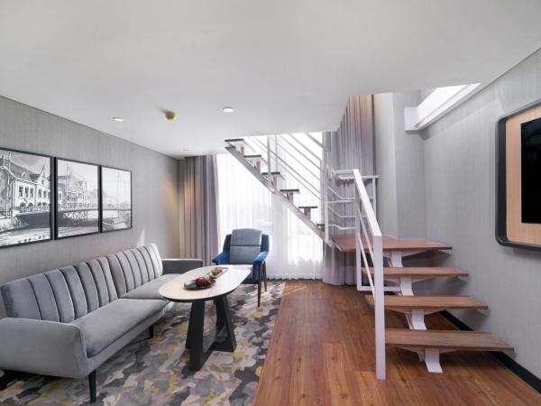 Mercure Surabaya Manyar : photo 1 de la chambre suite exécutive