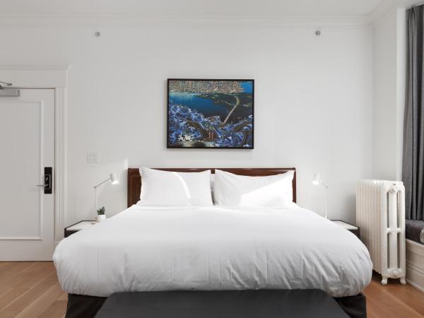 Victorian Hotel : photo 8 de la chambre hébergement lit king-size supérieur (salle de bains privative)