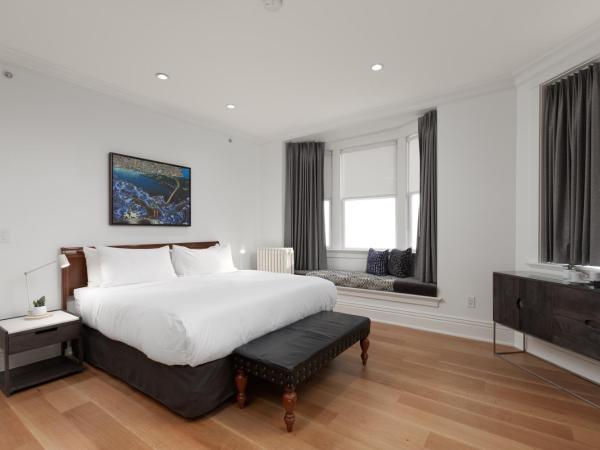 Victorian Hotel : photo 7 de la chambre hébergement lit king-size supérieur (salle de bains privative)