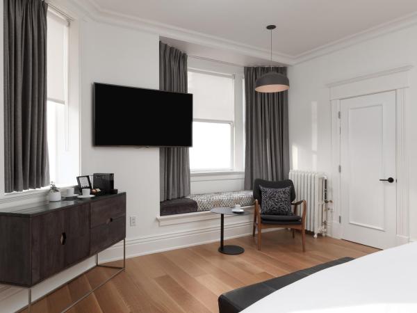 Victorian Hotel : photo 4 de la chambre hébergement lit king-size supérieur (salle de bains privative)