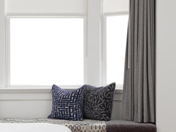 Victorian Hotel : photo 3 de la chambre hébergement lit king-size supérieur (salle de bains privative)