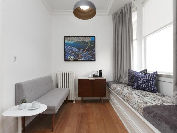 Victorian Hotel : photo 3 de la chambre hébergement 2 lits doubles supérieur (salle de bains privative)