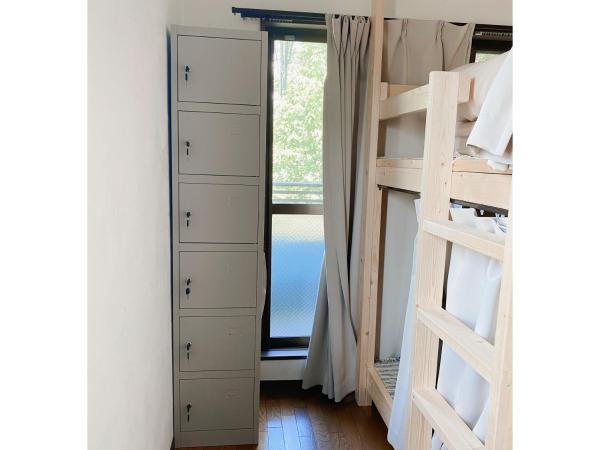 ゲストハウスよるよなか : photo 10 de la chambre lit superposé dans dortoir mixte