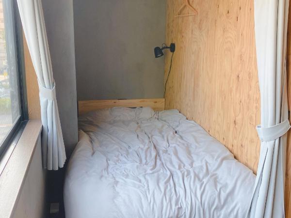 ゲストハウスよるよなか : photo 9 de la chambre lit simple dans dortoir pour femmes