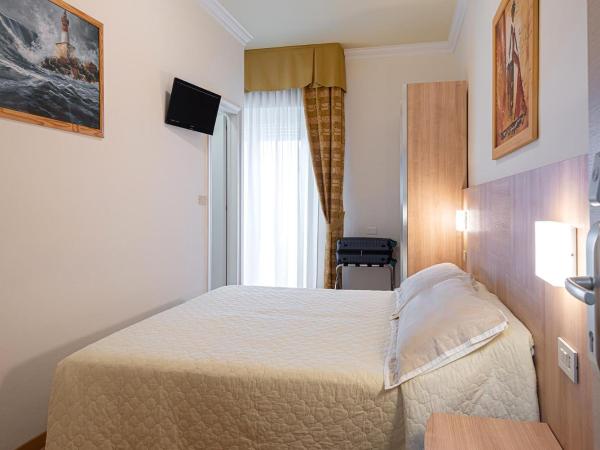 Hotel Corinna : photo 7 de la chambre chambre double ou lits jumeaux avec balcon