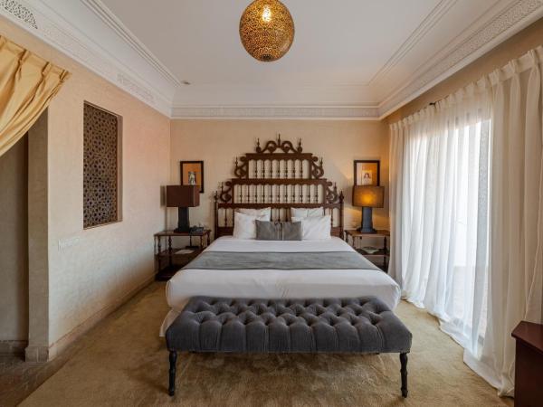 Le Riad Villa Blanche : photo 9 de la chambre chambre deluxe - vue latérale sur mer