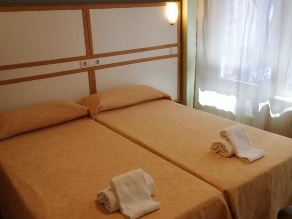 Hostal Mara : photo 2 de la chambre chambre double ou lits jumeaux