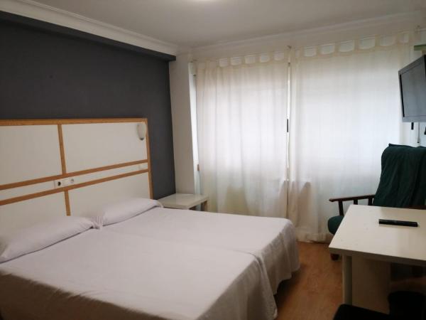 Hostal Mara : photo 2 de la chambre chambre triple Économique