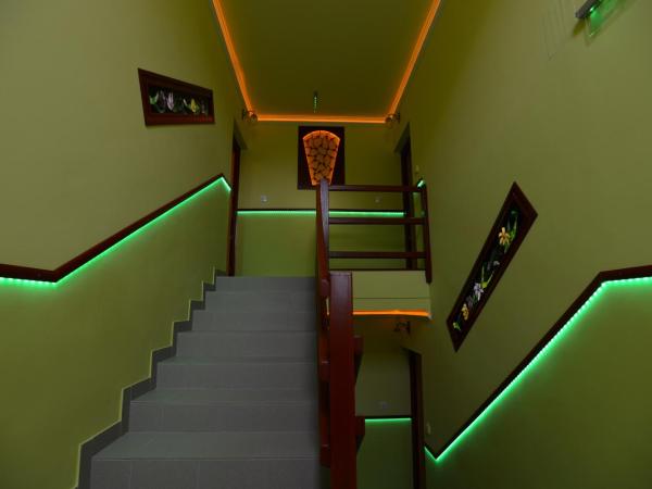 Nexus Vendégház Szeged : photo 10 de la chambre appartement duplex 3 chambres