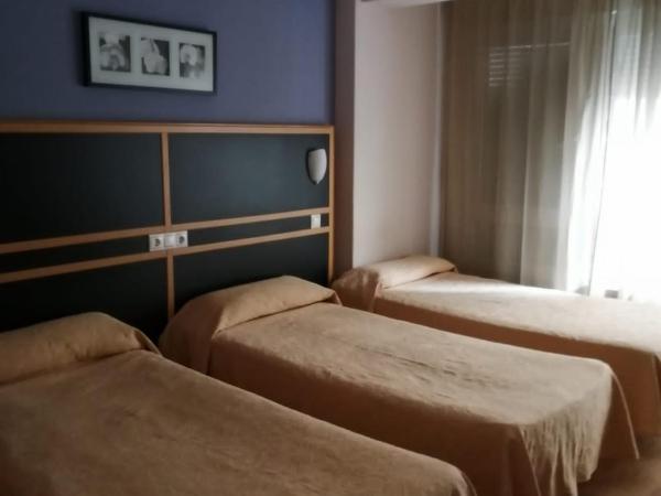 Hostal Mara : photo 1 de la chambre chambre triple