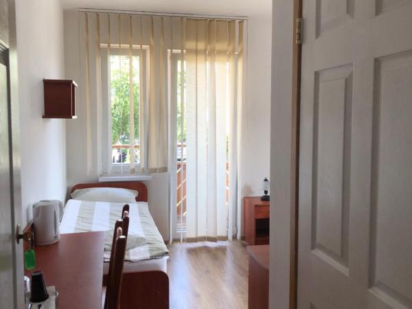 Dom Wczasowy Oliwia : photo 2 de la chambre chambre lits jumeaux avec salle de bains privative
