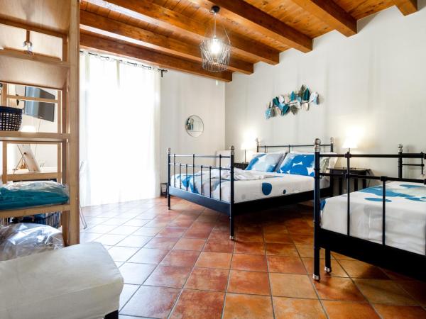 Terra&Mare B&B : photo 1 de la chambre chambre quadruple avec balcon 