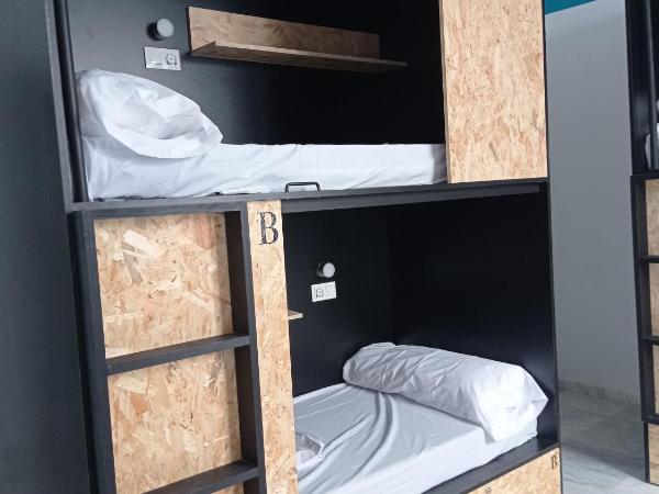 Planeta Cadiz Hostel : photo 9 de la chambre chambre familiale avec terrasse 