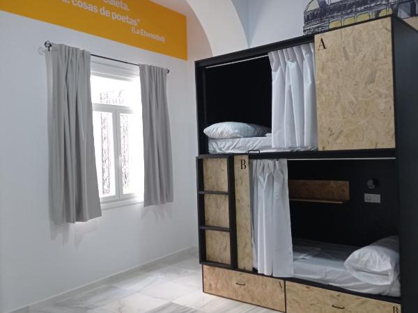 Planeta Cadiz Hostel : photo 7 de la chambre lit dans dortoir 6 lits
