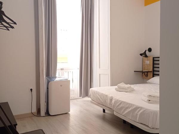 Planeta Cadiz Hostel : photo 10 de la chambre chambre double ou lits jumeaux deluxe avec balcon