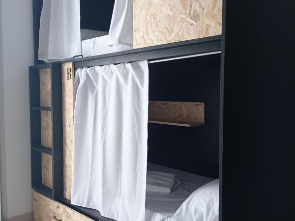 Planeta Cadiz Hostel : photo 3 de la chambre lit dans dortoir mixte de 4 lits