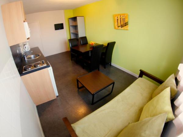 Appart'hotel Les Palatines : photo 7 de la chambre appartement pour 6 personnes maximum
