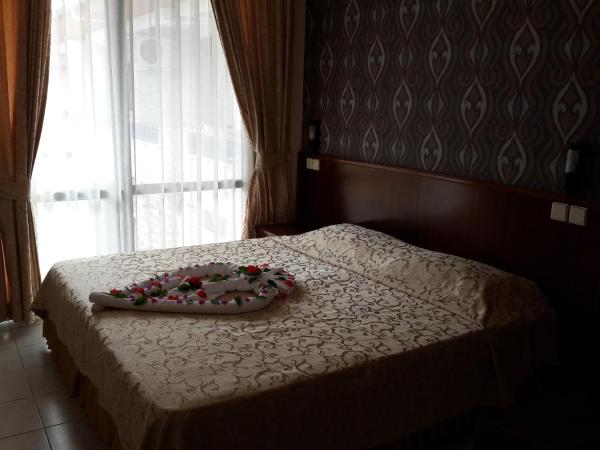 Uysal Apart Hotel : photo 2 de la chambre appartement avec balcon