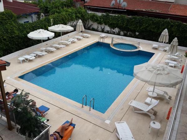 Uysal Apart Hotel : photo 4 de la chambre appartement avec balcon