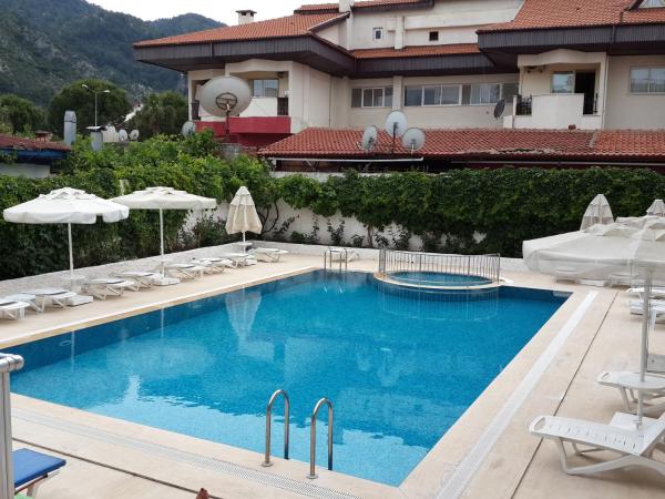 Uysal Apart Hotel : photo 5 de la chambre appartement avec balcon