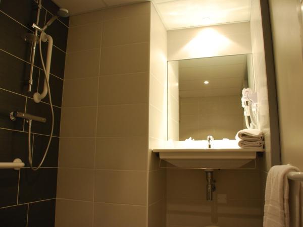 Ruthenium Hotel : photo 5 de la chambre chambre lits jumeaux/triple confort - accessible aux personnes à mobilité réduite