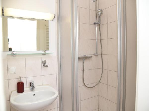 Twinhof : photo 7 de la chambre chambre double avec salle de bains privative