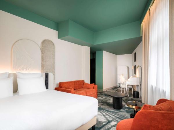 Rezydent Sopot MGallery Hotel Collection : photo 4 de la chambre chambre lit king-size de luxe avec canapé