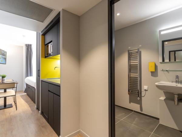 Staycity Aparthotels Bordeaux City Centre : photo 5 de la chambre studio