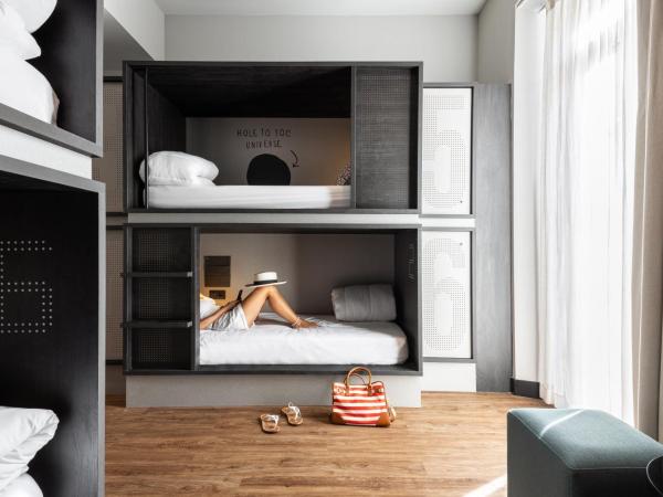 TOC Hostel Malaga : photo 4 de la chambre lit dans un dortoir de 4 lits