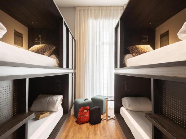 TOC Hostel Malaga : photo 2 de la chambre lit dans un dortoir de 4 lits