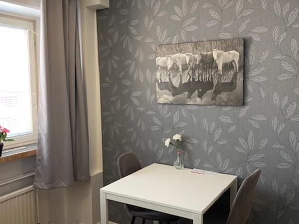 Helsingborgs Vandrarhem, Helsingborg Hostel : photo 4 de la chambre chambre lits jumeaux avec salle de bains commune