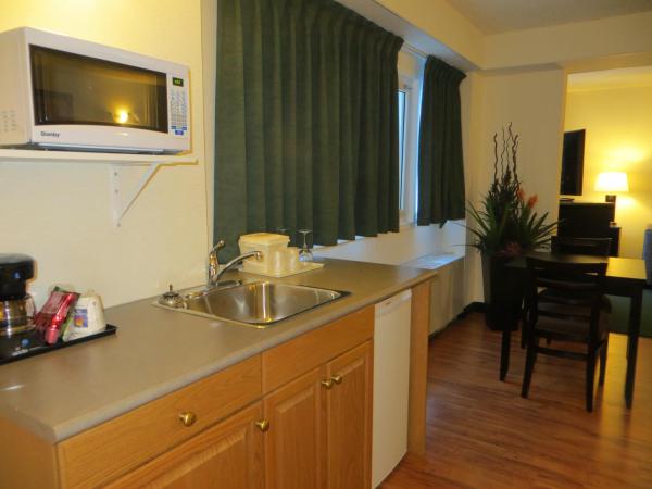 Comfort Inn & Suites : photo 5 de la chambre suite lit king-size avec jacuzzi - non-fumeurs