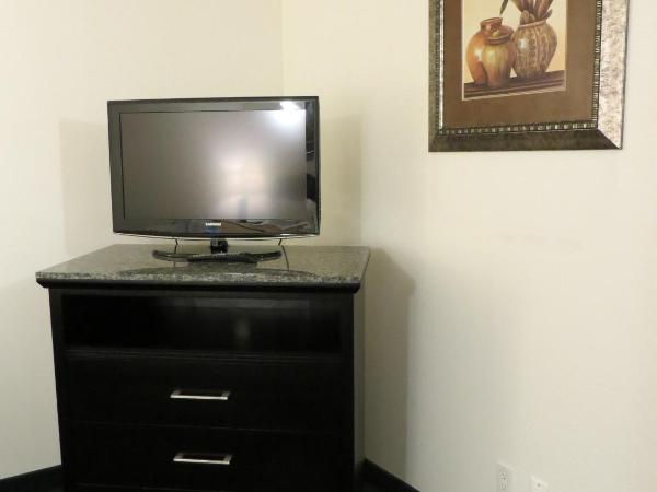 Comfort Inn & Suites : photo 10 de la chambre suite lit king-size avec jacuzzi - non-fumeurs