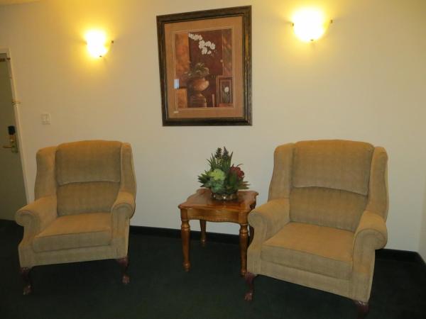 Comfort Inn & Suites : photo 2 de la chambre suite lit king-size avec jacuzzi - non-fumeurs