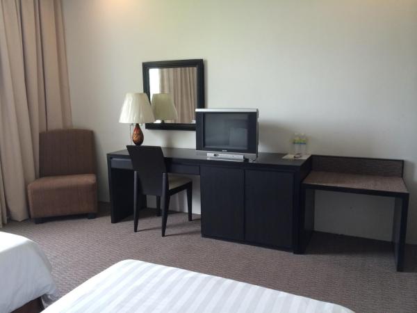 Straits View Hotel JB : photo 3 de la chambre chambre lit king-size de luxe (Étage supérieur)