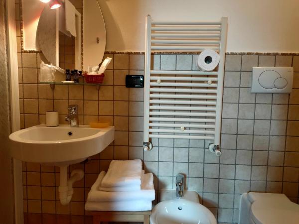 La Buccetta B&B : photo 7 de la chambre chambre double avec salle de bains privative