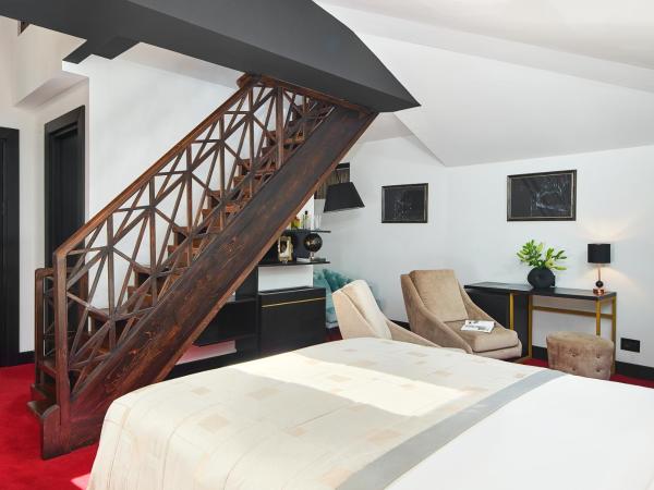 King Kresimir Heritage Hotel : photo 2 de la chambre suite avec terrasse et vue sur la mer